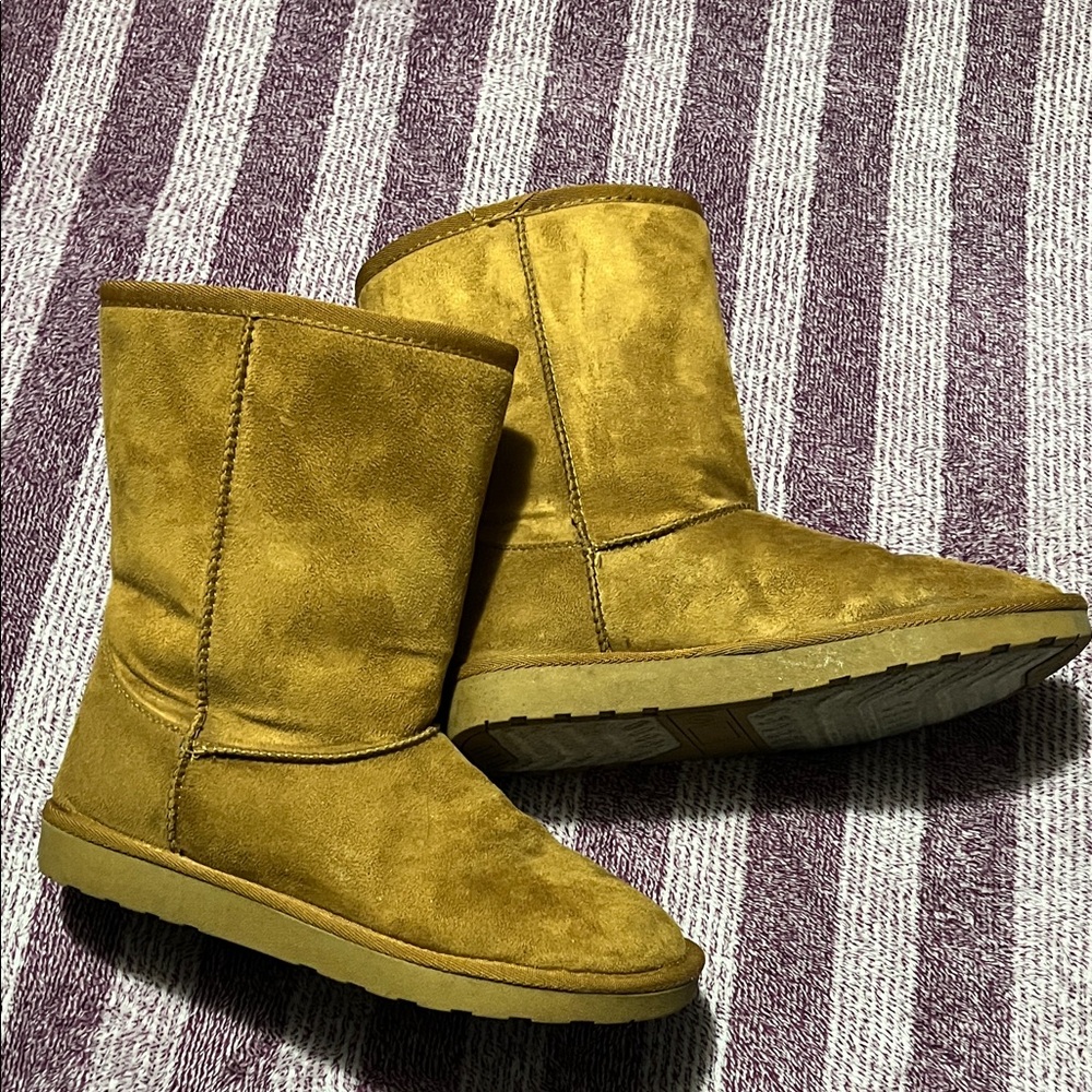 Arizona Jean Company Mustard Suede Boots